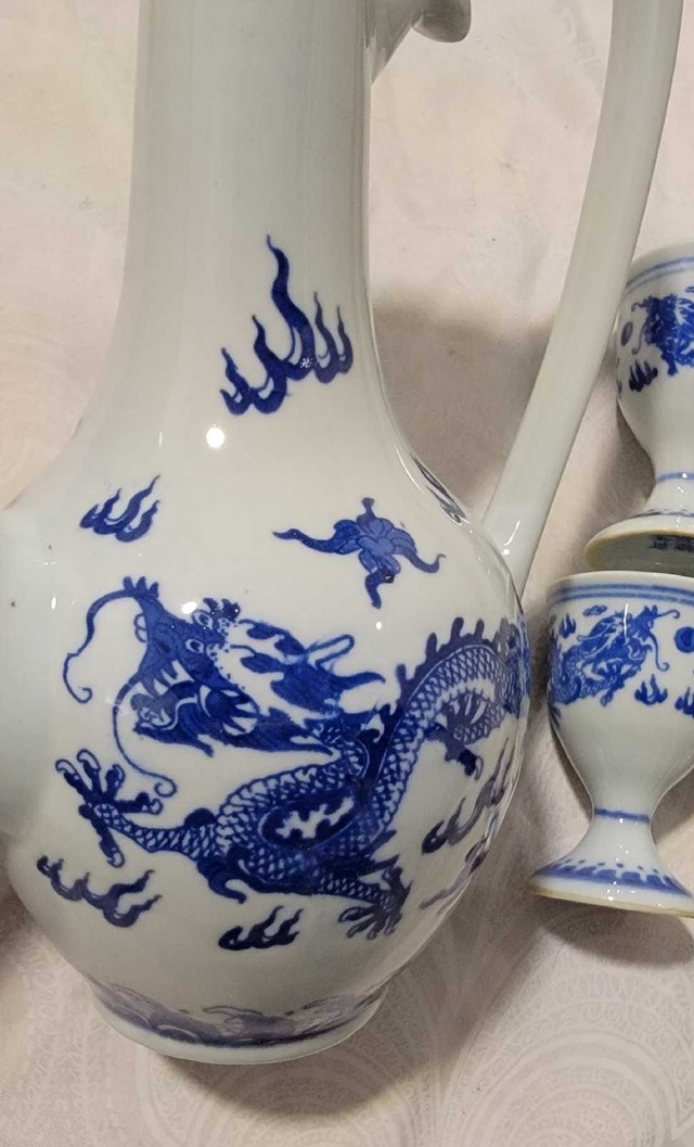 Vintage porcelain wine/sake serving set - photo 3