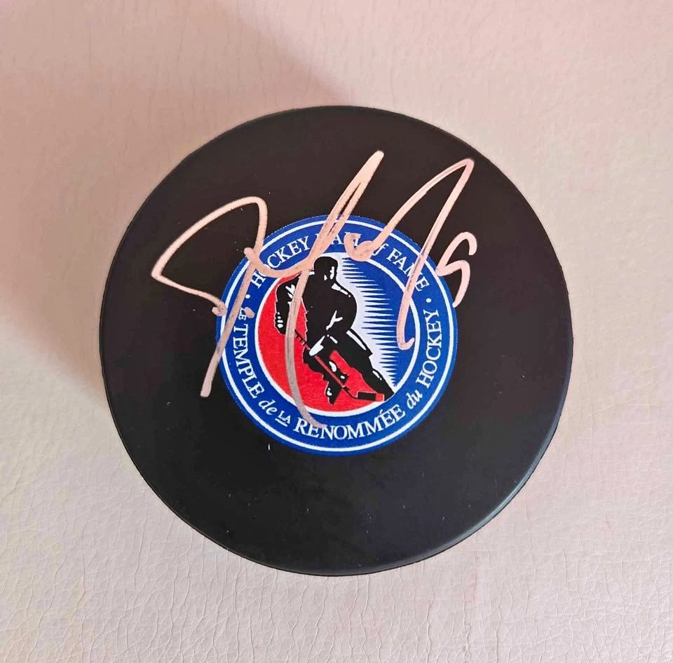 Joe Thornton signed Hall of Fame puck