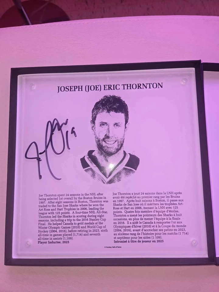 Joe Thornton signed Hall of Fame puck - photo 2