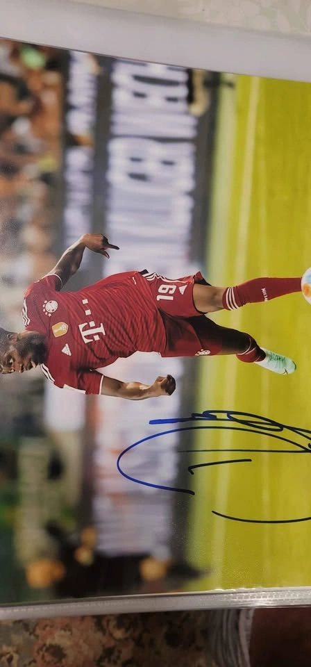⚽️⚽️Alphonso Davies signed 8x10 - photo 2