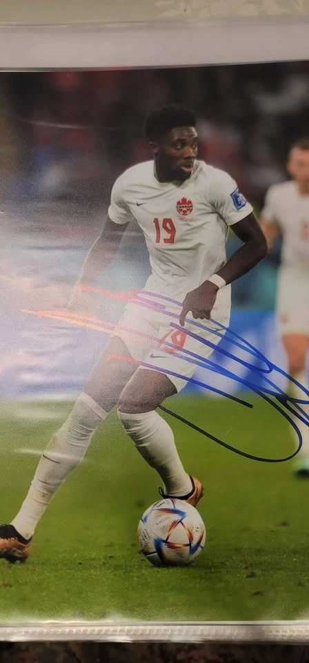 ⚽️⚽️Alphonso Davies signed 8x10 - photo 4