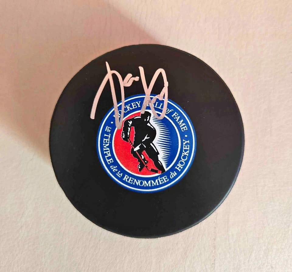 Jari Kurri signed Hockey Hall Of Fame puck