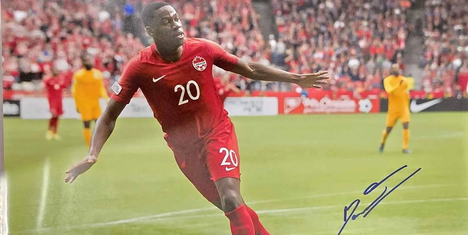 ⚽️⚽️Team Canada Johnathan David signed 8x10