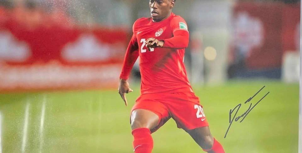 ⚽️⚽️Team Canada Johnathan David signed 8x10 - photo 2