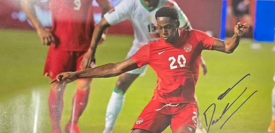 ⚽️⚽️Team Canada Johnathan David signed 8x10 - photo 3