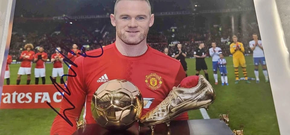 ⚽️⚽️Wayne Rooney signed 8x10 photo