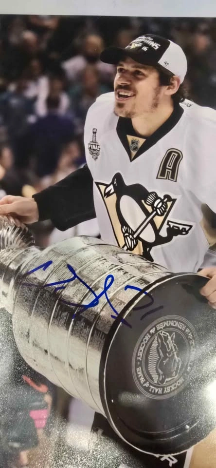 Evgeni Malkin signed 8x10 - photo 2