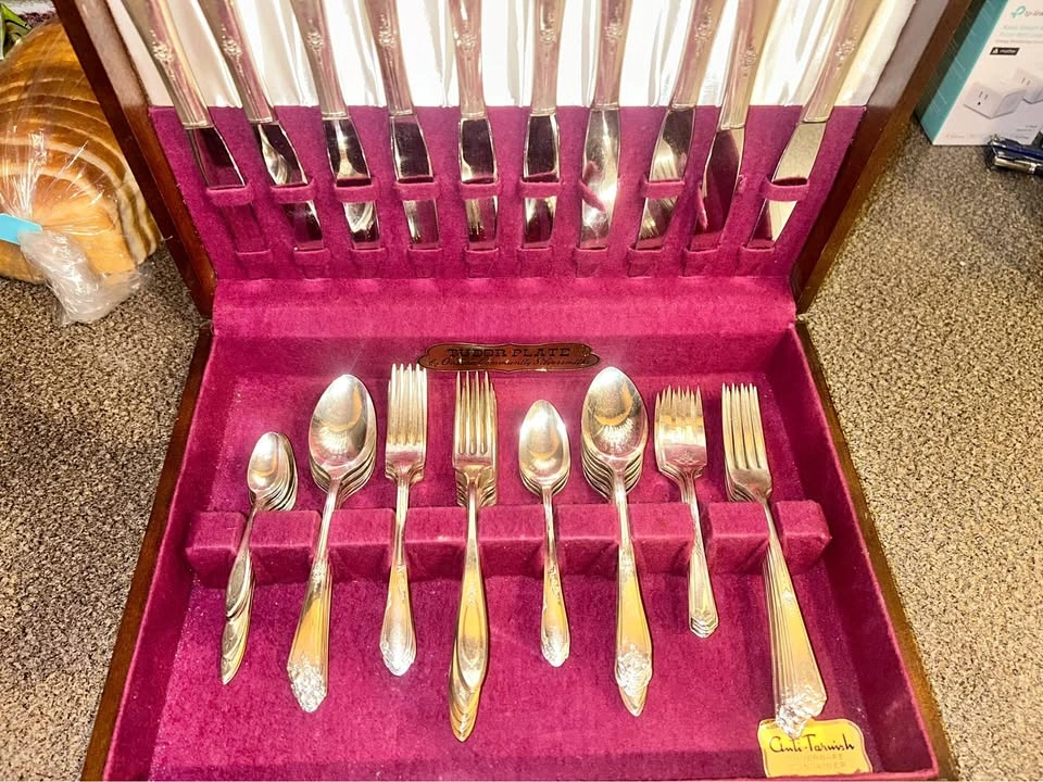 Vintage Oneida flatware set