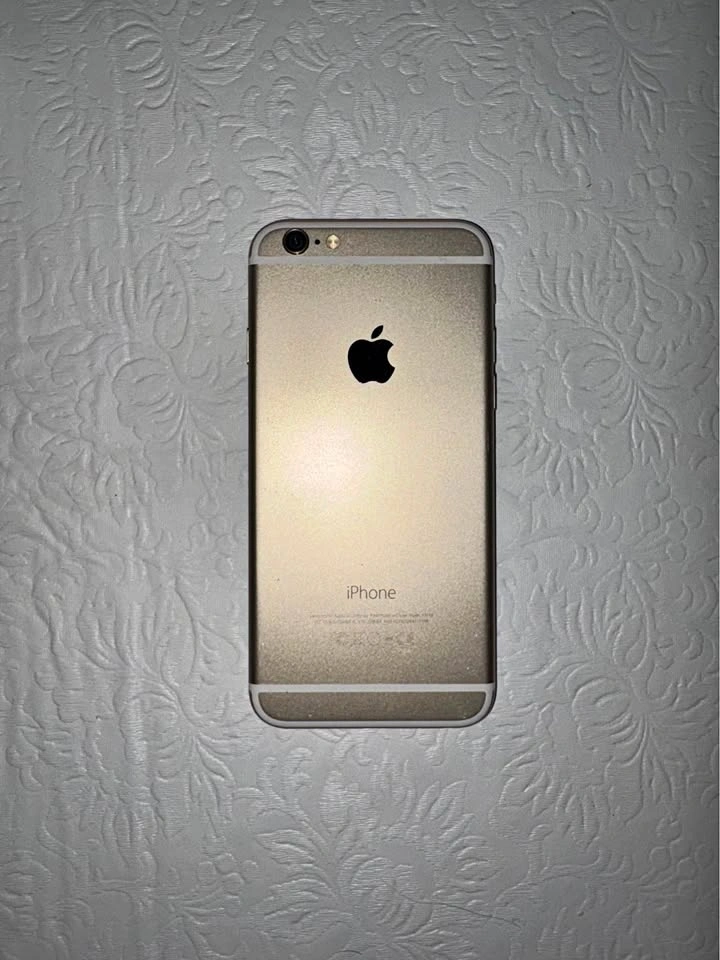 iPhone 6 (16GB, Rose Gold) Bundle – Carrier Unlocked