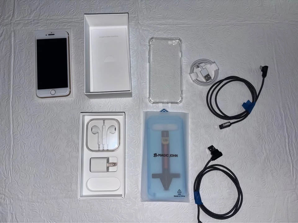 iPhone 6 (16GB, Rose Gold) Bundle – Carrier Unlocked - photo 2