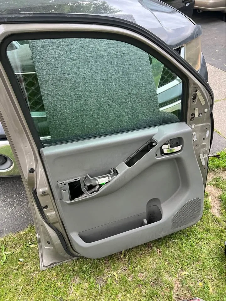 2005+ Nissan Frontier Xterra Pathfinder Driver Side Door - photo 2