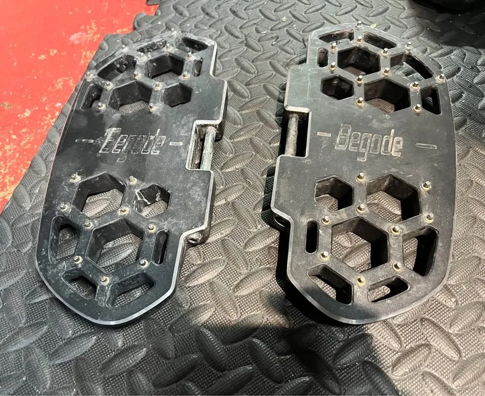 Before EUC honeycomb aluminum pedals - photo 2