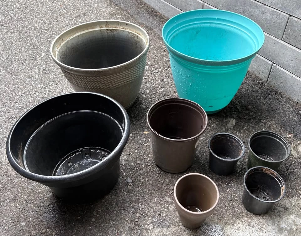 Assorted Size Plant Pots Lot of 8 - photo 4