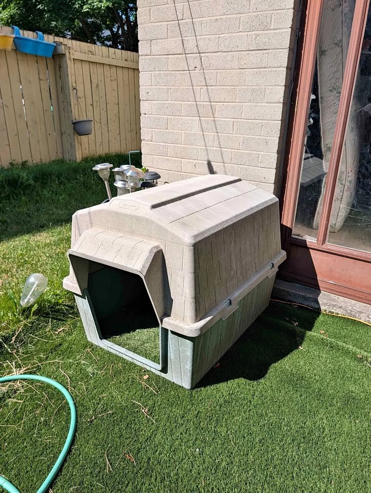 DOG HOUSE KENNEL