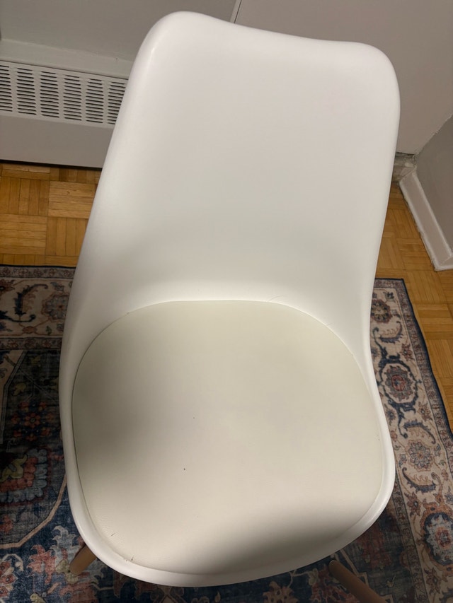 table with chairs - photo 3