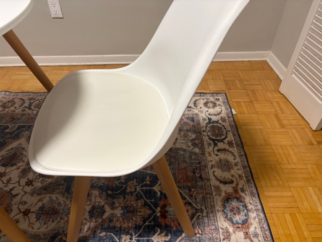 table with chairs - photo 4