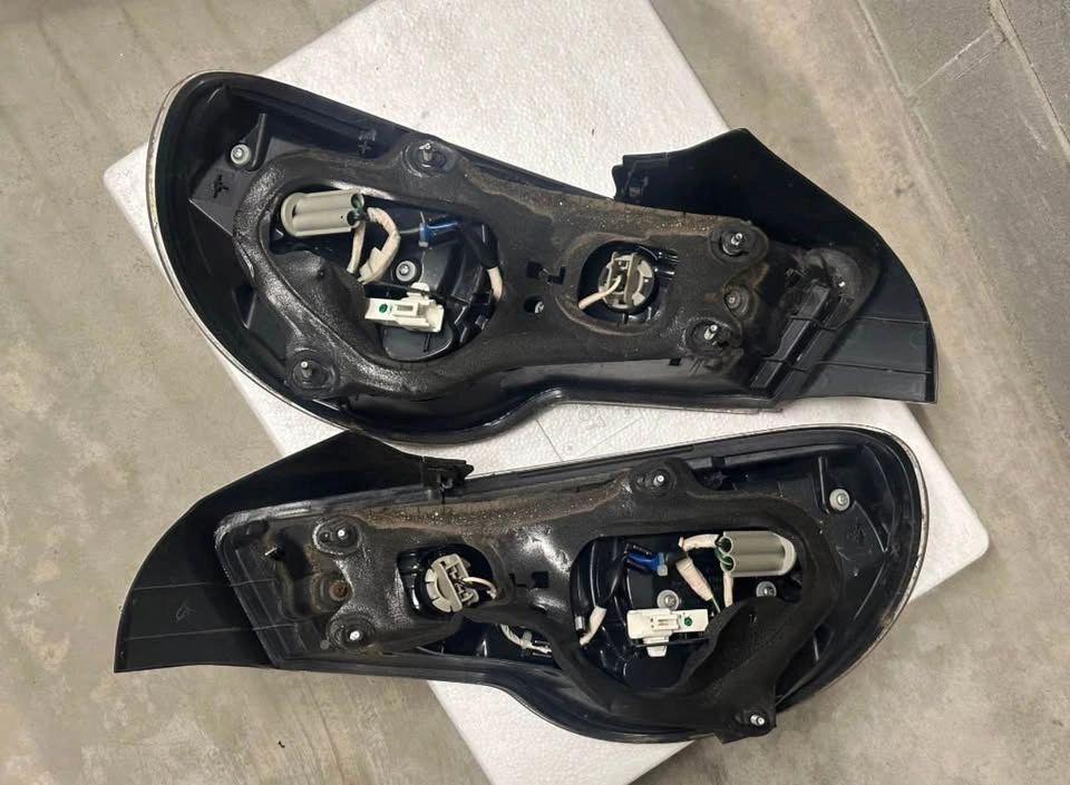 OEM Toyota 86 / Subaru BRZ / Scion FR-S Tail Lights 2013 - photo 2