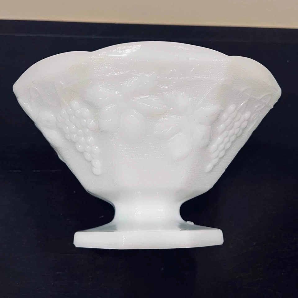 Vintage Milk Glass Anchor Hocking Pedestal Fruit Bowl Grape Patt - photo 2