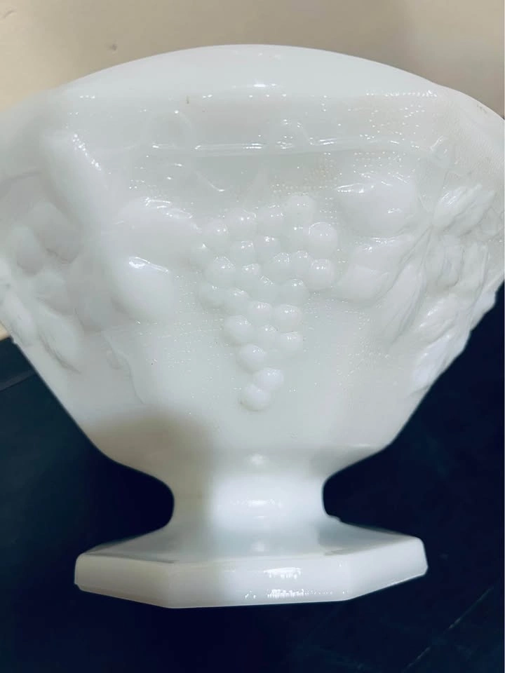 Vintage Milk Glass Anchor Hocking Pedestal Fruit Bowl Grape Patt - photo 5