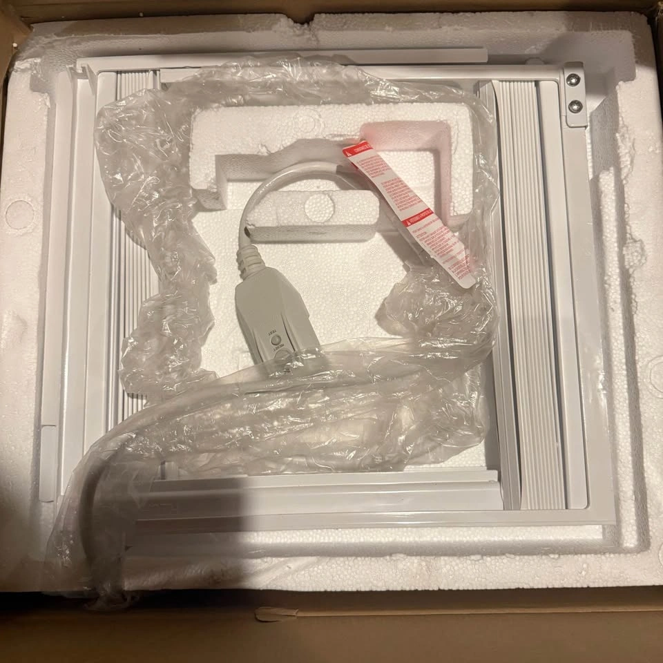 Insignia 5000 BTU Window Air Conditioner - photo 2