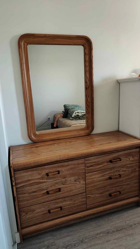 Dresser with 6 drawers and Mirror, wood pattern - photo 2