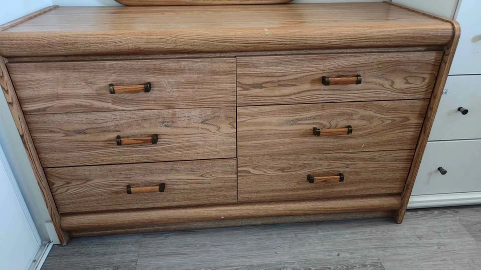 Dresser with 6 drawers and Mirror, wood pattern - photo 4