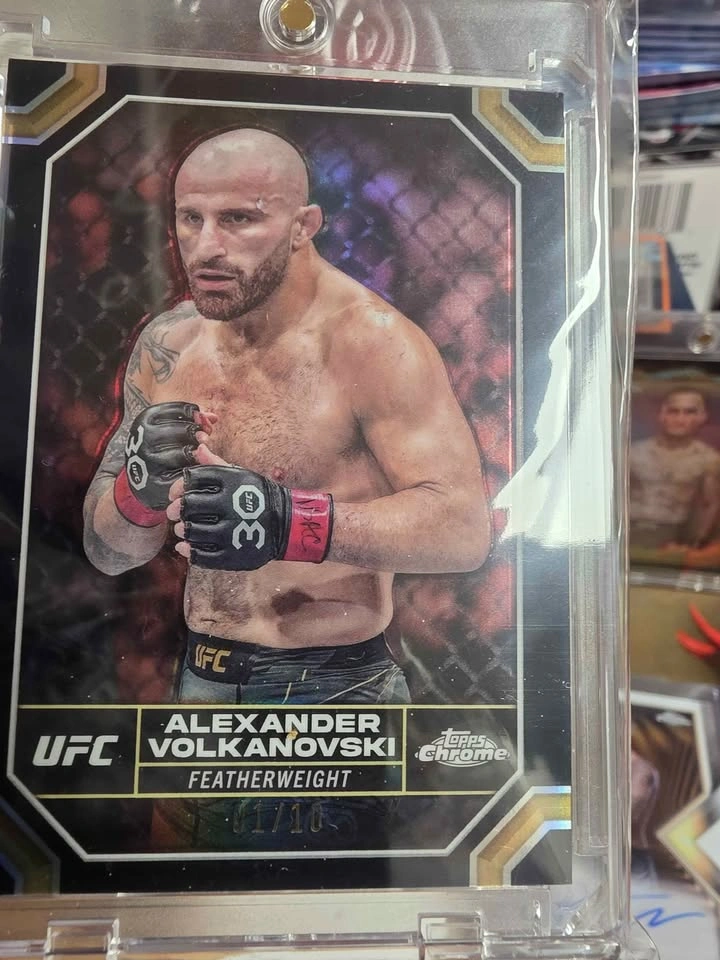 Topps Chrome Max Holloway and Alex Volkanovski /10 UFC Cards - photo 2