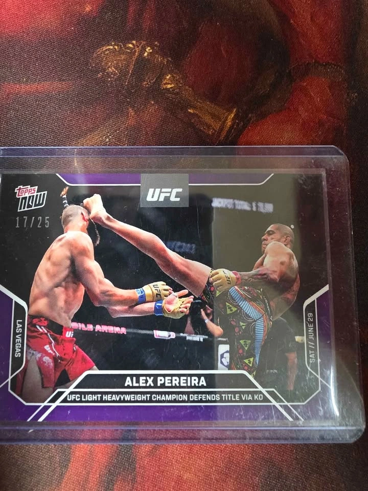 Topps Chrome Max Holloway and Alex Volkanovski /10 UFC Cards - photo 5