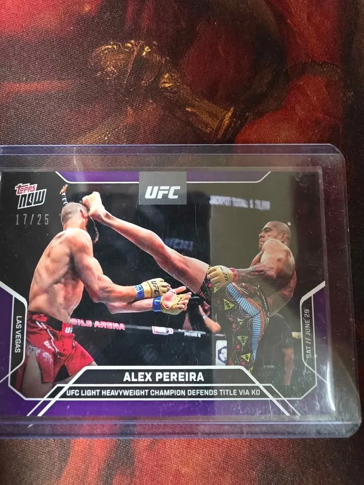 Topps Chrome Max Holloway and Alex Volkanovski /10 UFC Cards - photo 5