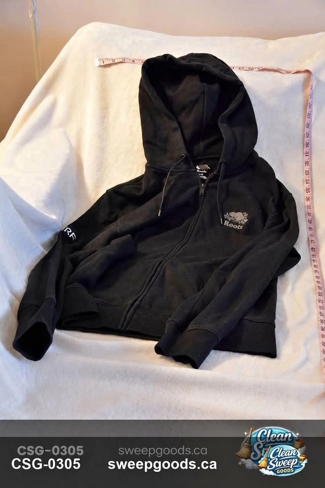 Roots Black Zip-Up Hoodie – Classic Comfort