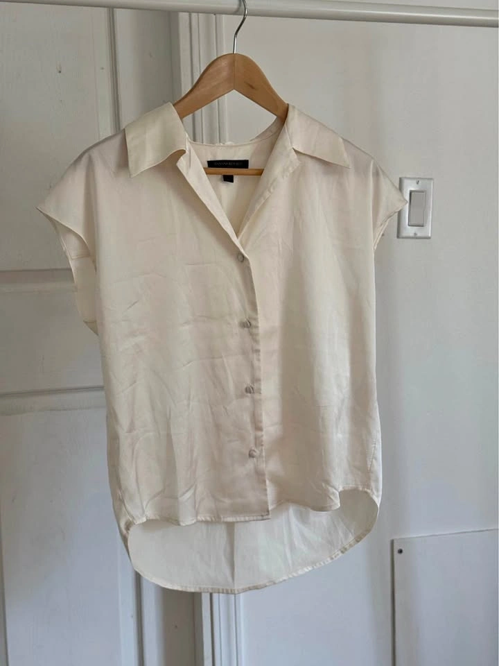 Brand New Banana Republic Sleeveless Button-Down Shirt