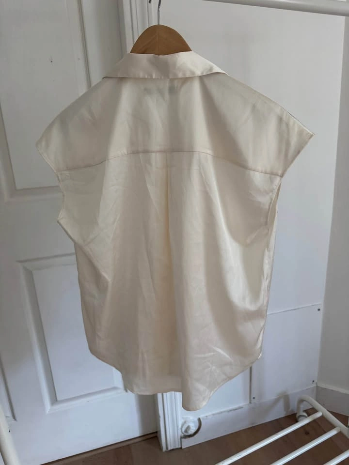Brand New Banana Republic Sleeveless Button-Down Shirt - photo 4