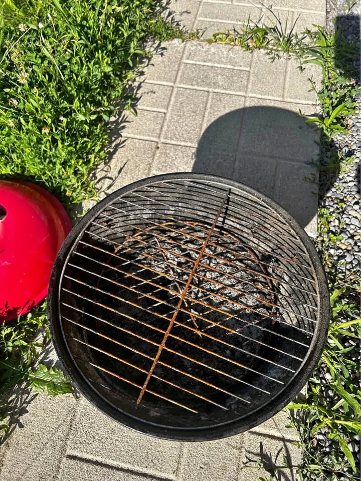 Red Charcoal BBQ Grill with Lid – Good Condition