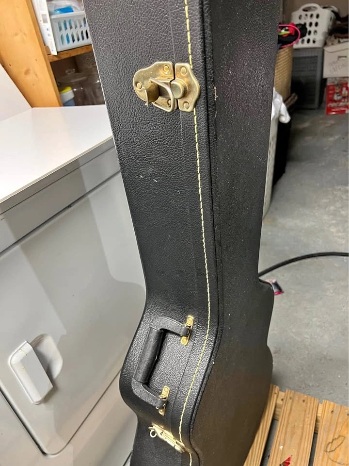 ⚽ Hard case Guitar case