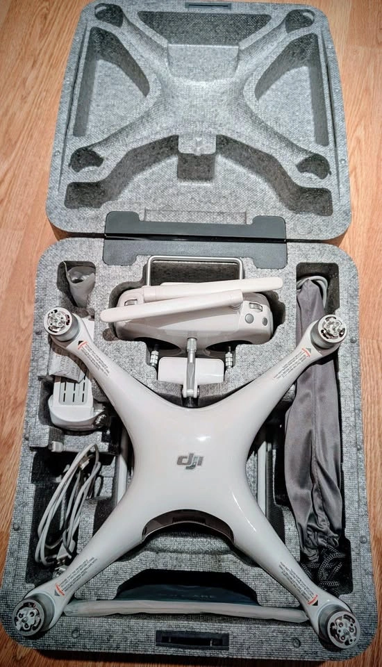 DJI Phantom 4 drone - photo 2