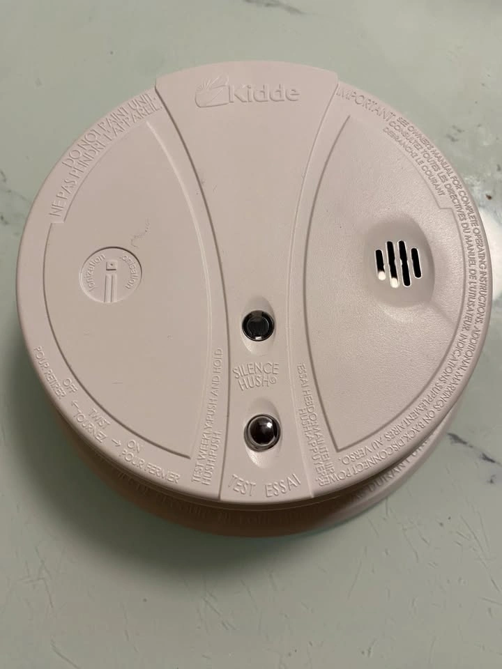 3x Kidde Hardwired Smoke Alarms - 120V with Battery Backup - photo 2
