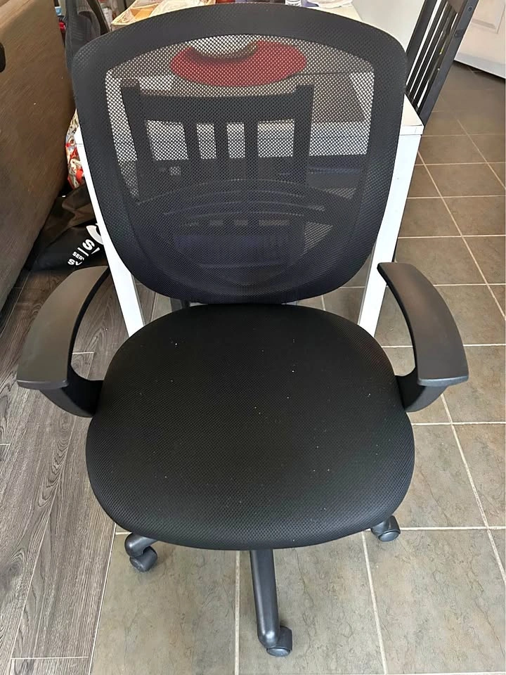 Office / Computer Chair – Comfortable Mesh Back (Great Condition