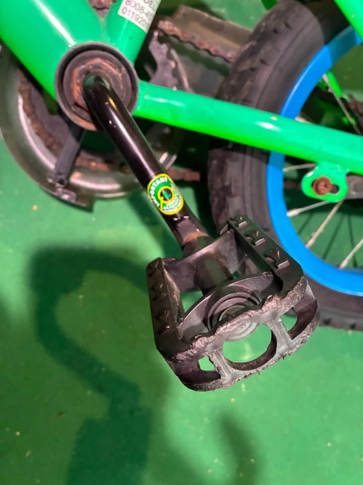 Boys 12 inch Hot Wheels bike - photo 4