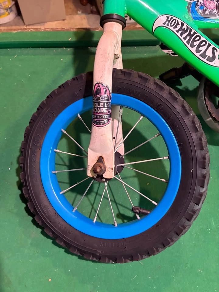 Boys 12 inch Hot Wheels bike - photo 5