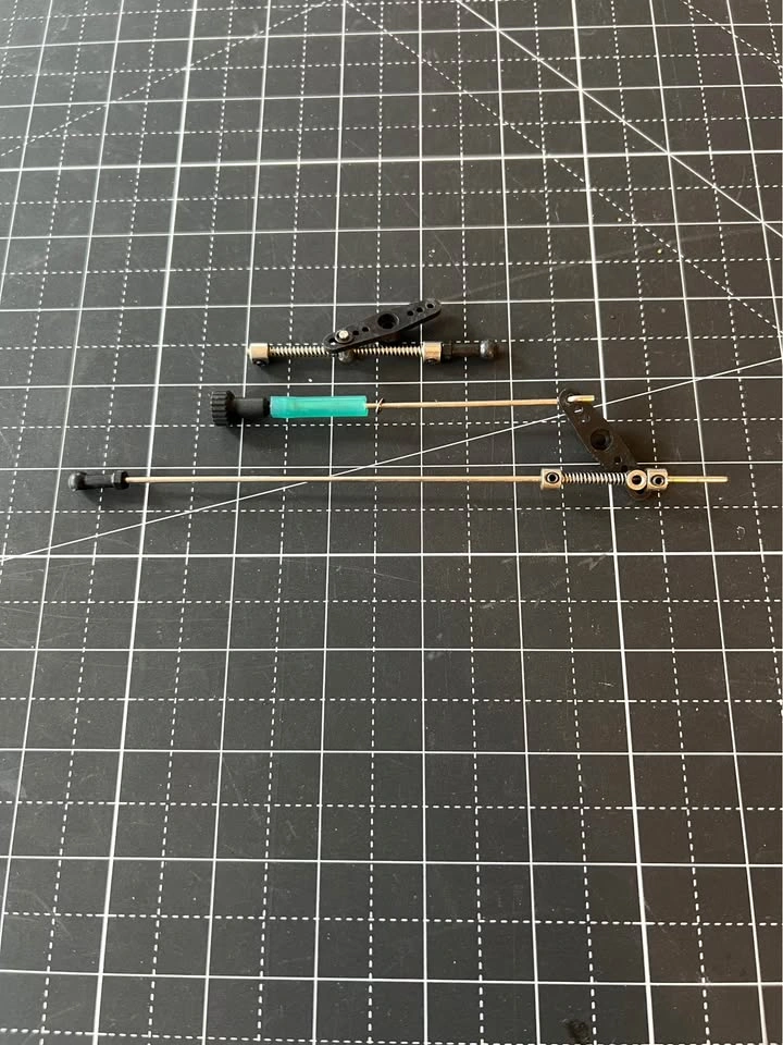 Team Associated MGT Monster GT Servos & Links Set - photo 4