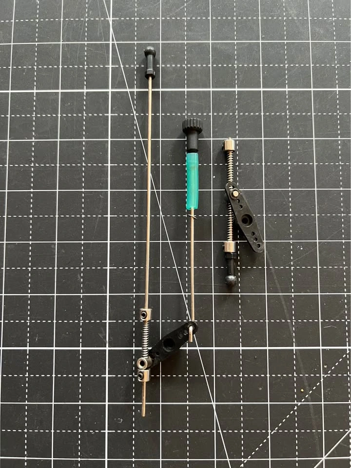 Team Associated MGT Monster GT Servos & Links Set - photo 5
