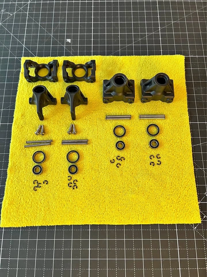 Team Losi LST/LST2/XXL Front & Rear Spindles/Hub Carriers