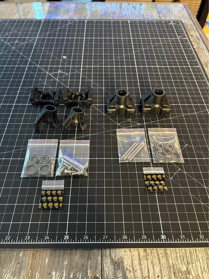 Team Losi LST/LST2/XXL Front & Rear Spindles/Hub Carriers - photo 2