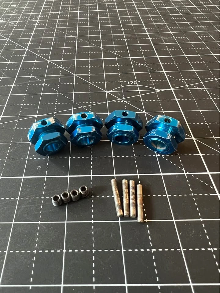 Losi LST2/AFT CVD Axles Full Set X4 With Anodized Blue Hex Hubs - photo 4