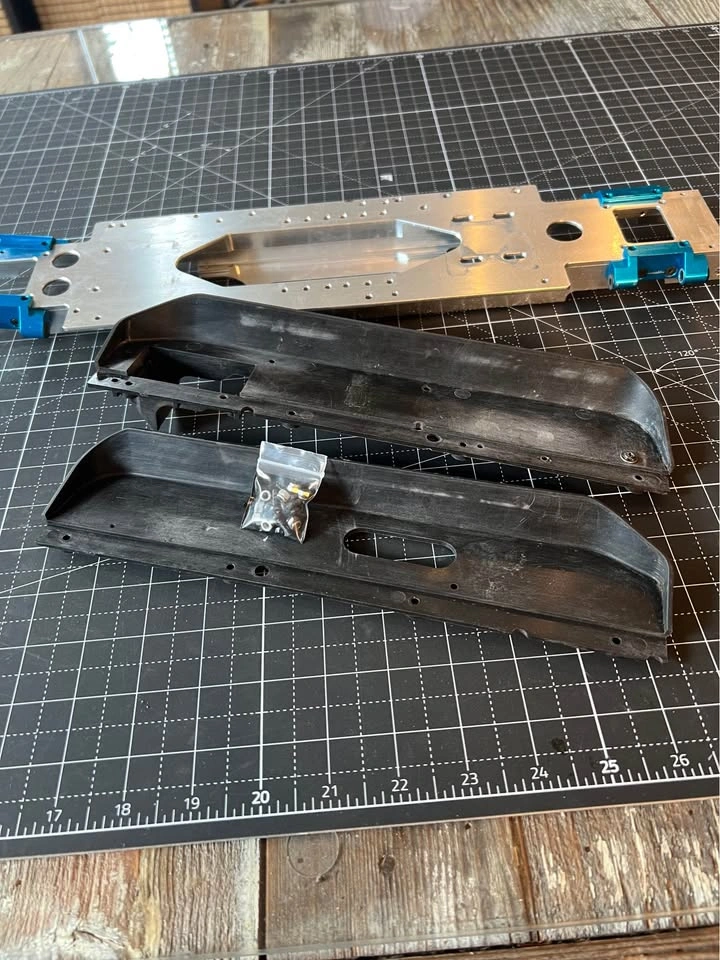 Team Associated MGT 4.6 Chassis & F/R Skid Plate Parts Lot - photo 5