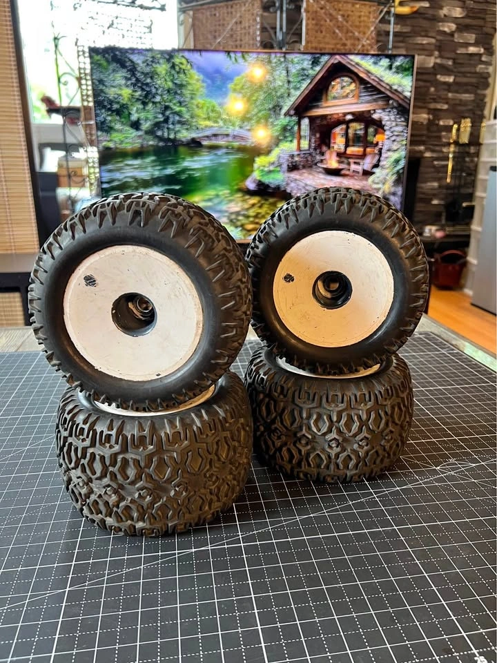 Vintage Team Losi LST/LST2 420 Series Wheels White AXT 20mm Hub