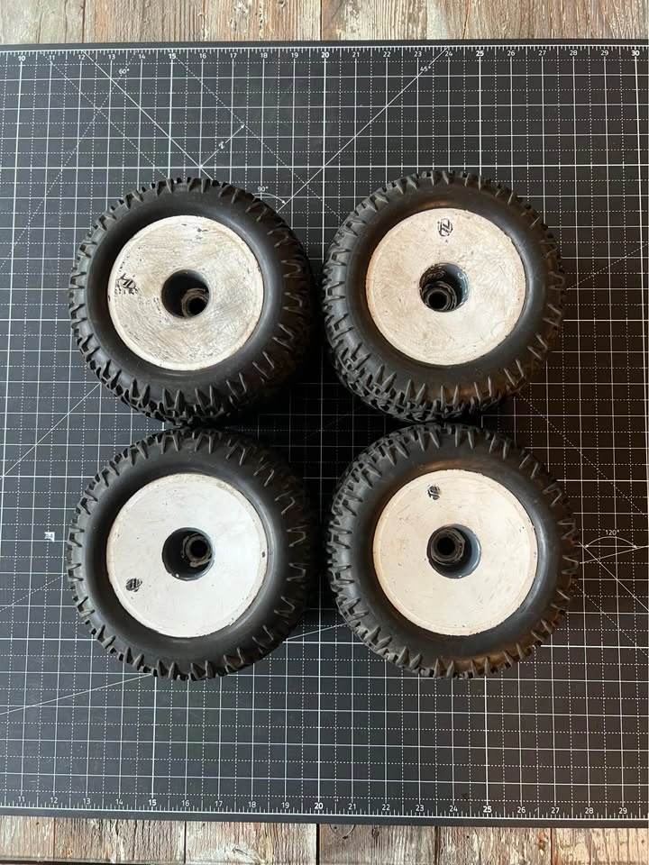 Vintage Team Losi LST/LST2 420 Series Wheels White AXT 20mm Hub - photo 2