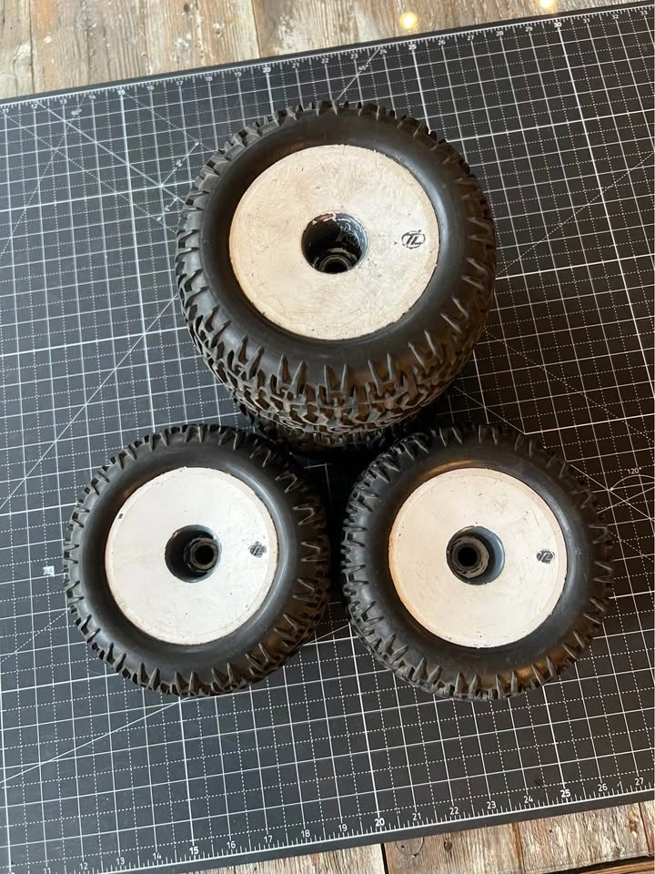 Vintage Team Losi LST/LST2 420 Series Wheels White AXT 20mm Hub - photo 4
