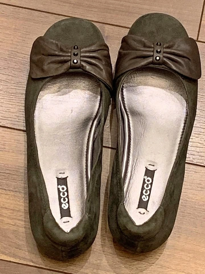 ECCO Women's Ballerina / Ballet Flats ~ Size 37 (US 6 -6.5)⚽️