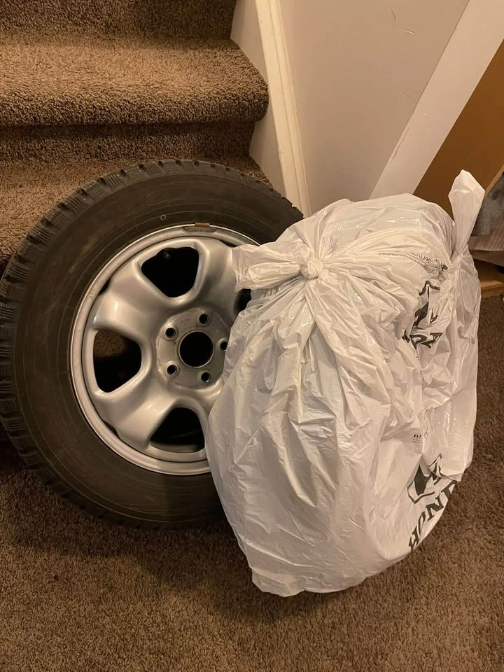 Tires with rim - photo 2